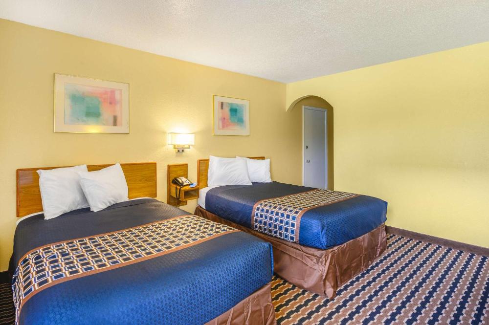 Double Room with Two Double Beds - Non-Smoking interior