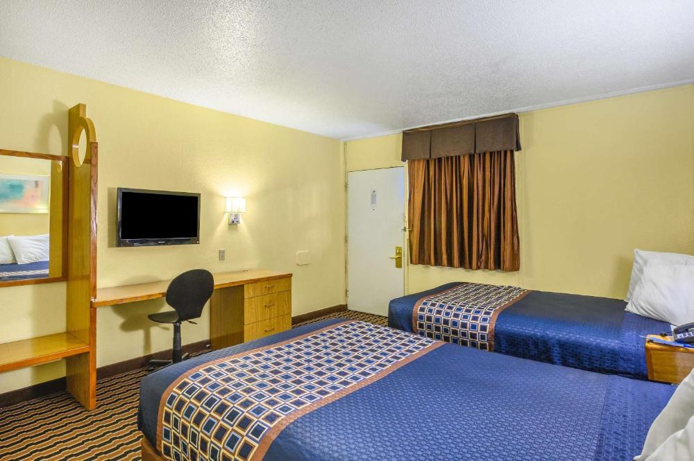Double Room with Two Double Beds - Smoking interior